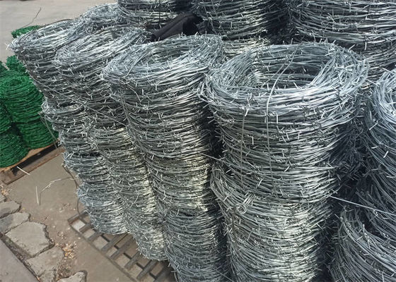 Горячее погружение оцинкованный Барб проволока ролл Антикислотные / щелочные для проволочной сетки ограждения