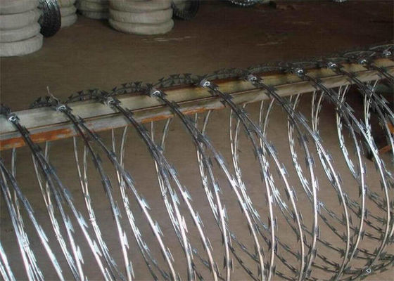 Горяче погруженный оцинкованный Concertina колючая проволока BTO30 колючая проволока