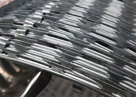 Противокоррозионный Concertina Razor Wire Coil горячо оцинкованный оцинкованный Concertina Barbed Wire